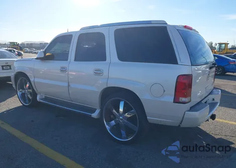 2002 Cadillac Escalade Standard z USA, uszkodzony, nr VIN 1GYEK63N82R292516